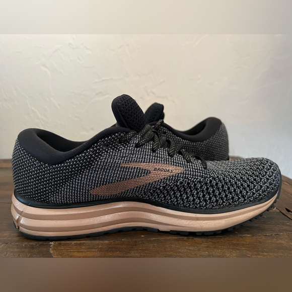 Brooks Revel 2 Womens SZ US 8 Running Shoe Sneaker 1202811B038 Gold/Black - Picture 11 of 14